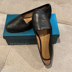 Aerosols black leather women’s flats.